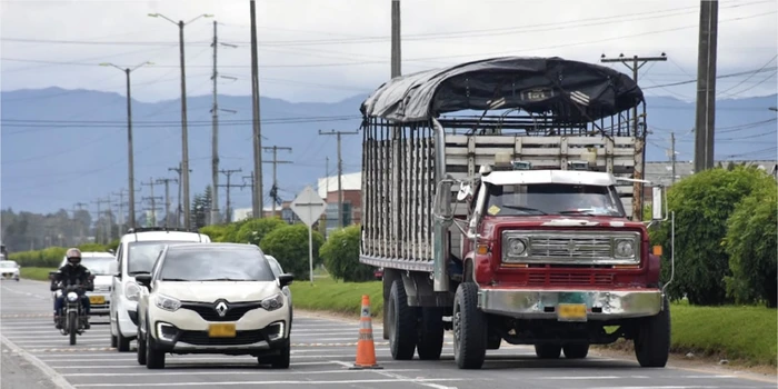Gobierno nacional ha recibido 831 reportes sobre 'vehículos chimenea' gracias a 'Transporte Sin Humo'