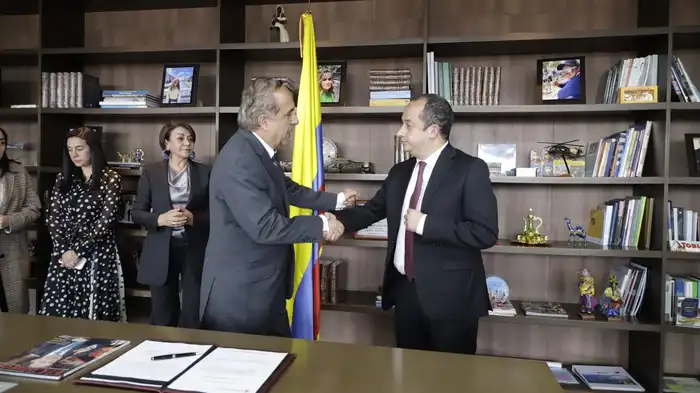 Ministro de Transporte posesionó a Carlos Eduardo Enríquez Caicedo como viceministro de Transporte