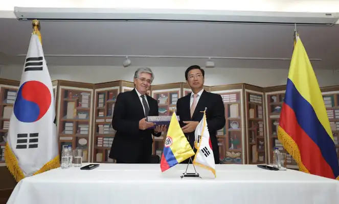 Colombia y Corea del Sur firmaron convenio para reconocimiento y/o intercambio de licencias de conducción