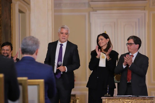 Presidente Duque y alcalde Peñalosa firman convenio de cofinanciación por $4,6 billones de pesos para las troncales sociales alimentadoras del Metro