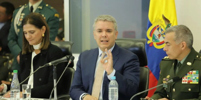 Presidente Duque firma decreto que extiende hasta junio de 2020 la  internación de vehículos en frontera con Venezuela
