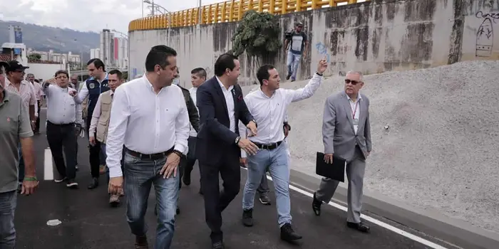 Director de INVÍAS visita obras de la Autopista Paralela Oriental TCC – Molinos Altos, en Floridablanca, Santander