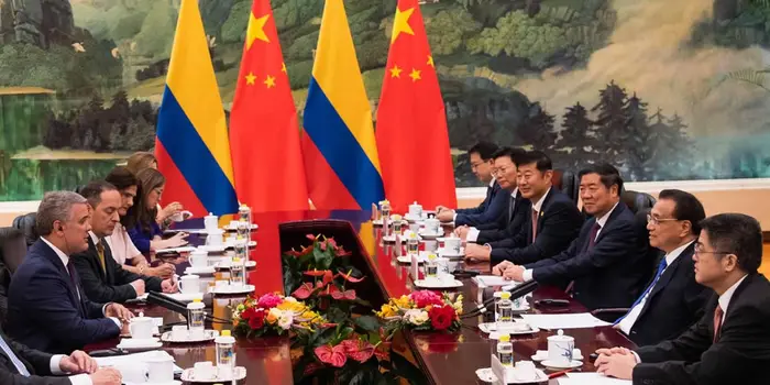 Colombia y China firman acuerdo para desarrollar infraestructura de transporte