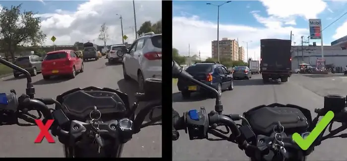 Un conductor de motocicleta imprudente arriesga su vida por “ahorrarse” el 30 % del tiempo de recorrido