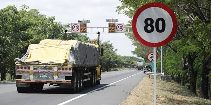 Restricción para los vehiculos de carga con peso igual o superior a 3.4 toneladas