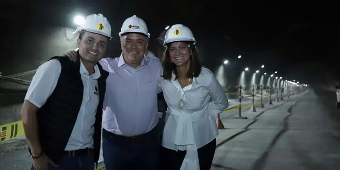El presidente Iván Duque inauguró la doble calzada Aeropuerto el Edén - Armenia y visitó las obras del Túnel de La Línea