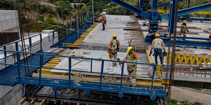 Más de 35 mil empleos se han reactivado con el reinicio de obras de infraestructura en el país