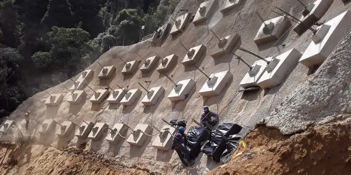 Satisfactoriamente avanzan las obras de estabilización del sector crítico de Bellavista en la vía Calarcá – Cajamarca