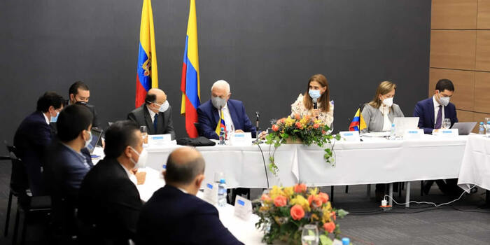 Ministerios de Transporte de Colombia y Ecuador fortalecen relaciones para mejorar logística de transporte internacional de mercancías