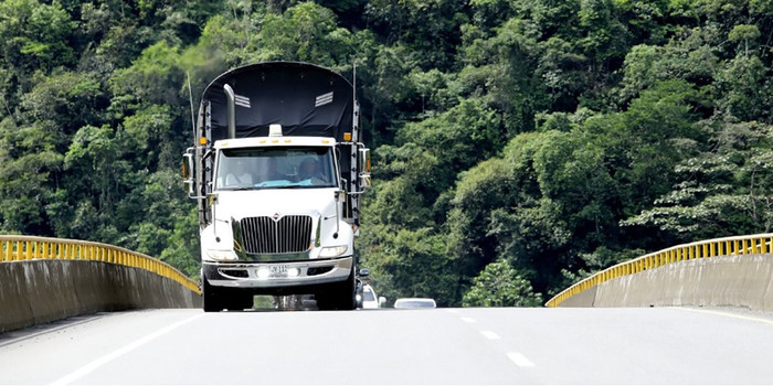 Restricción para vehículos de carga con peso igual o superior a 3.4 toneladas para la temporada de Semana Santa en la red vial nacional.