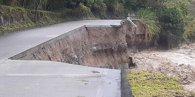Personal de INVÍAS atiende emergencia por creciente del río Páez entre Huila y Cauca