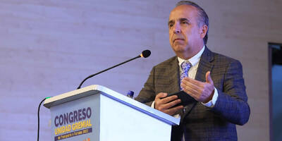 El ministro Guillermo Reyes participó en el Congreso de transportadores de pasajeros, en el que habló del trabajo de la cartera con el sector